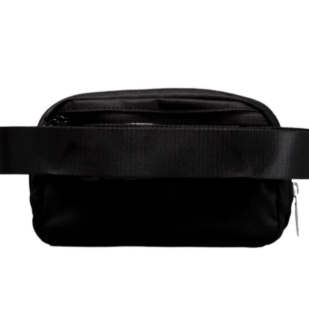 🆕 NWT Lululemon Everywhere Belt Bag 1L Black - Picture 3 of 9